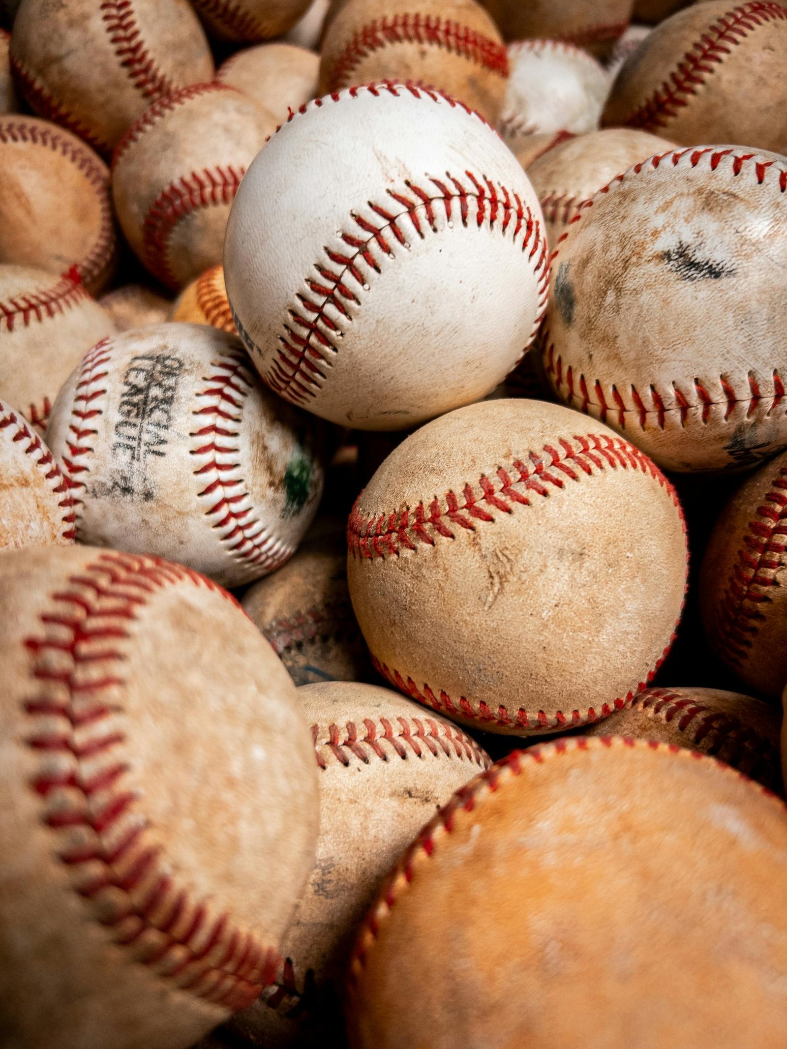 Oklahoma split Saturday games with Vol 1 Oklahoma Sooners baseball.